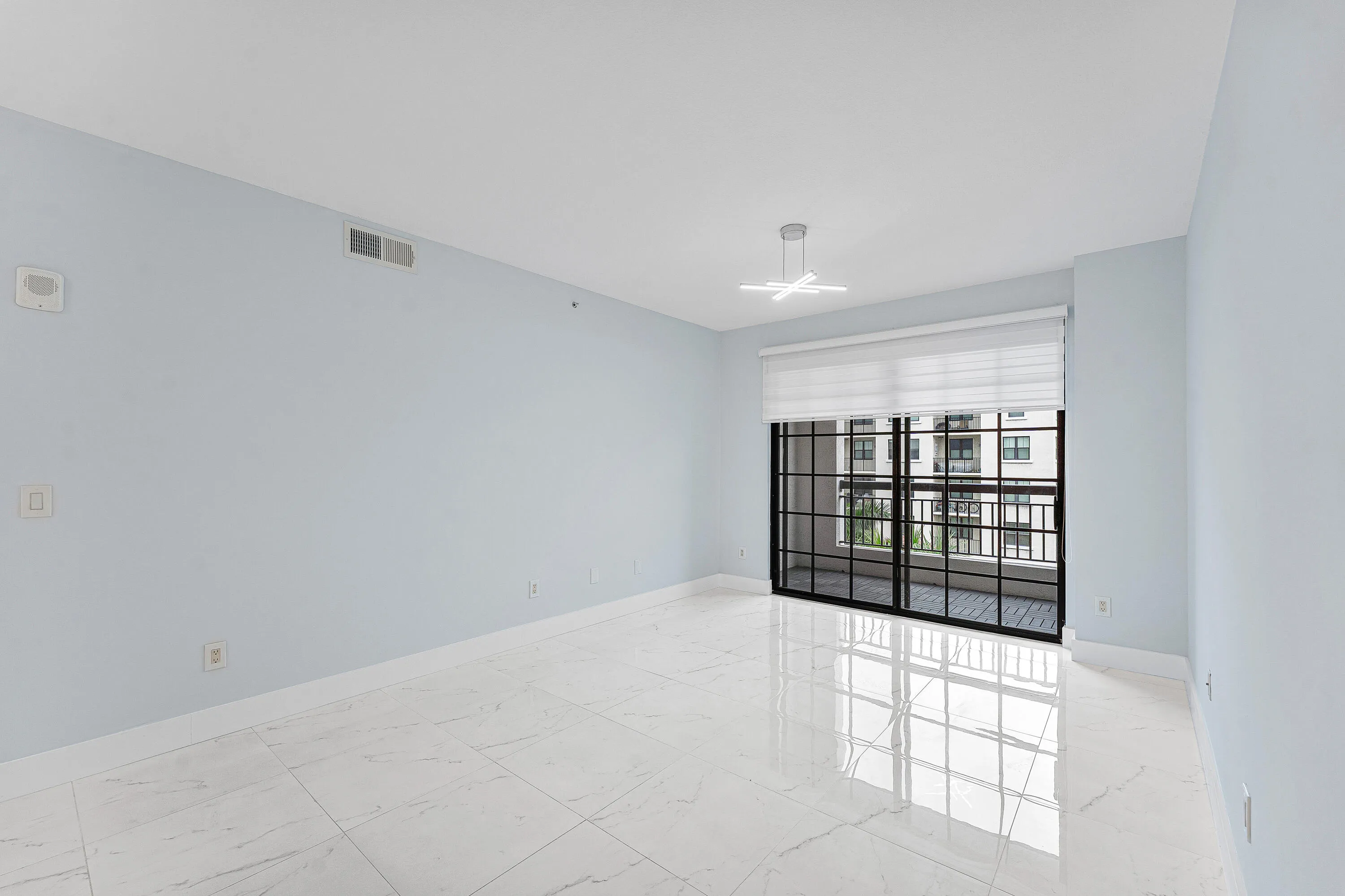 004-233SouthFederalHighway-605-BocaRaton
