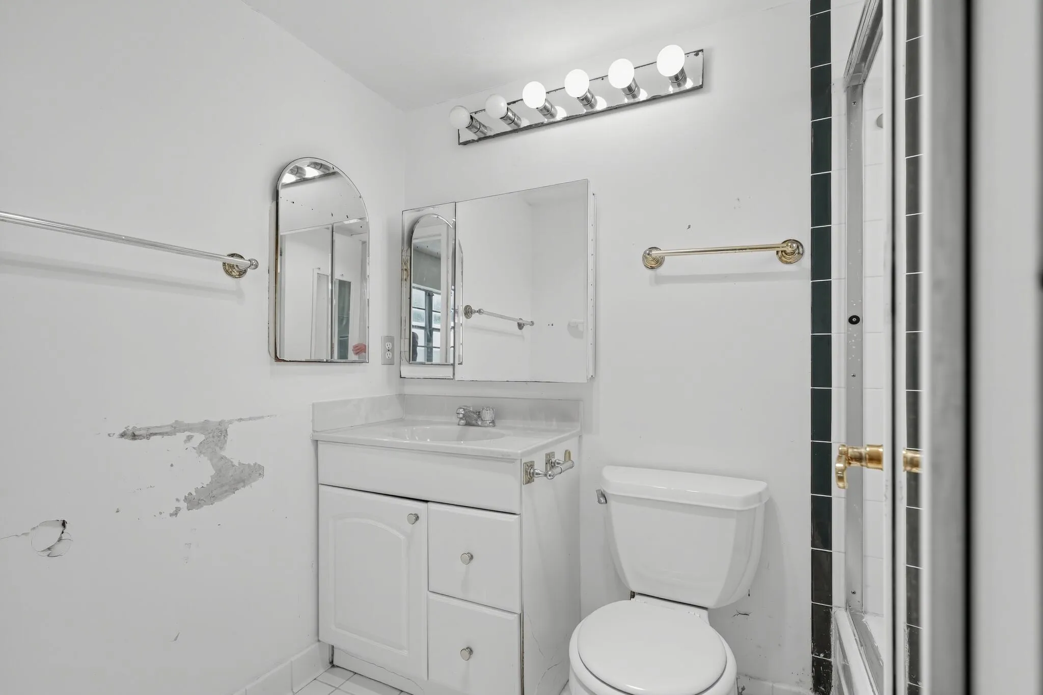 25_245_Camden_K-Bathroom-0319