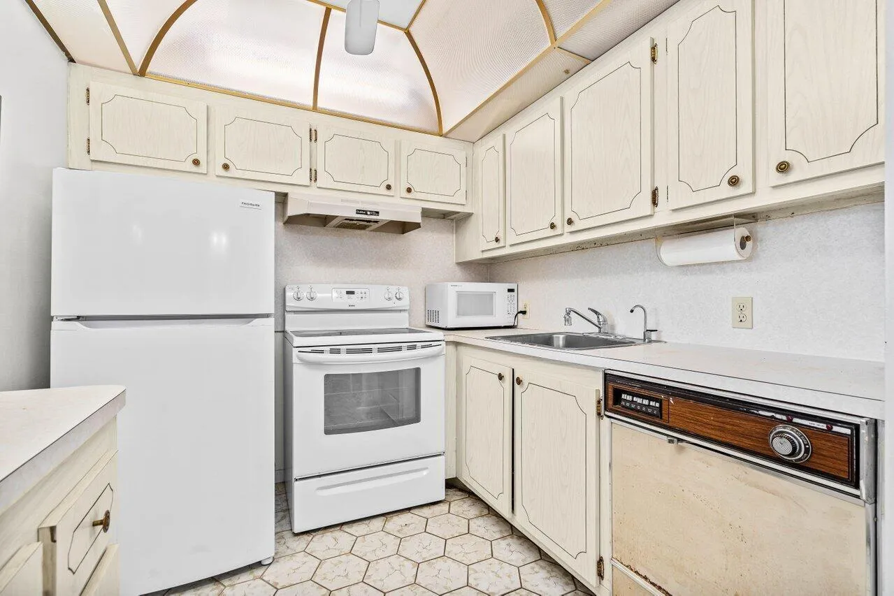 105BrightonC-BocaRaton-FL-33434-SMALL