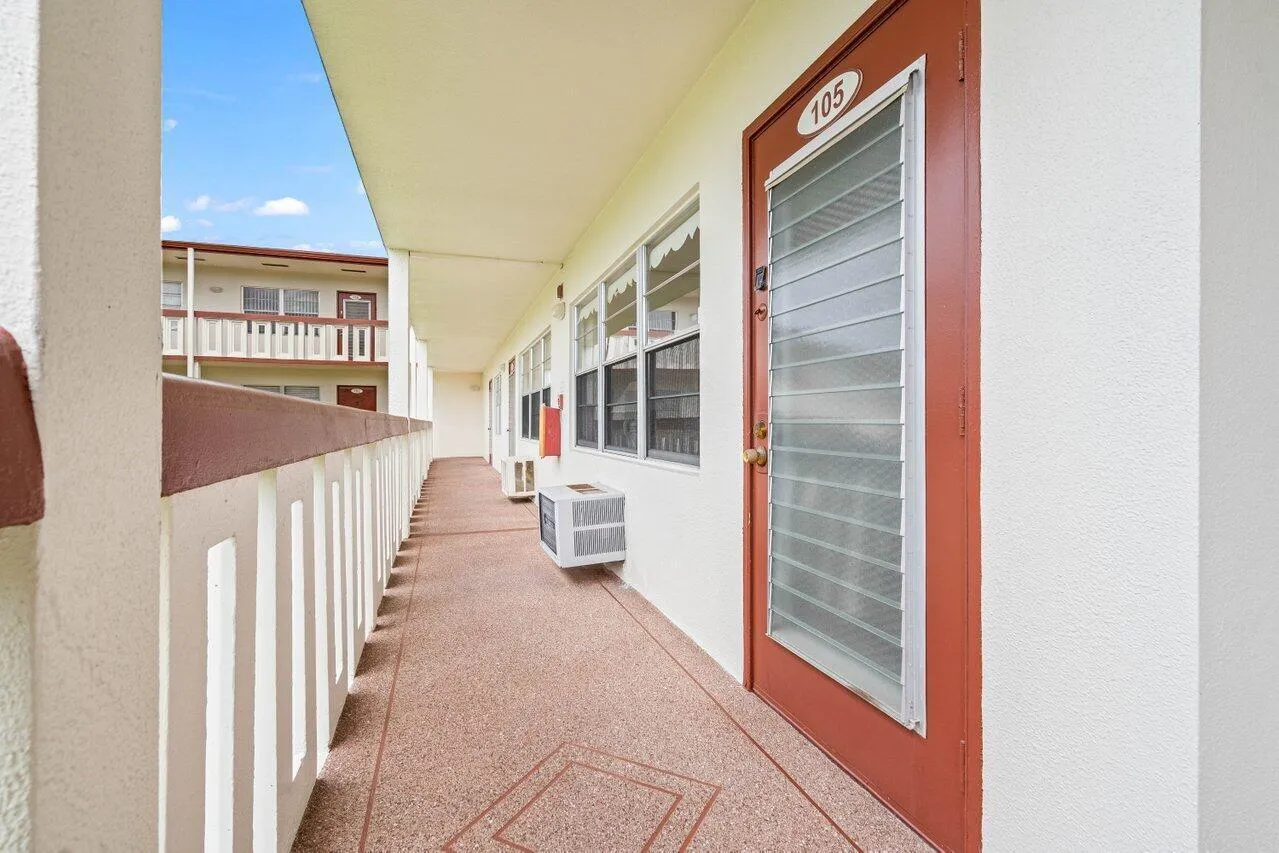 003-105BrightonC-BocaRaton-FL-33434-SMAL