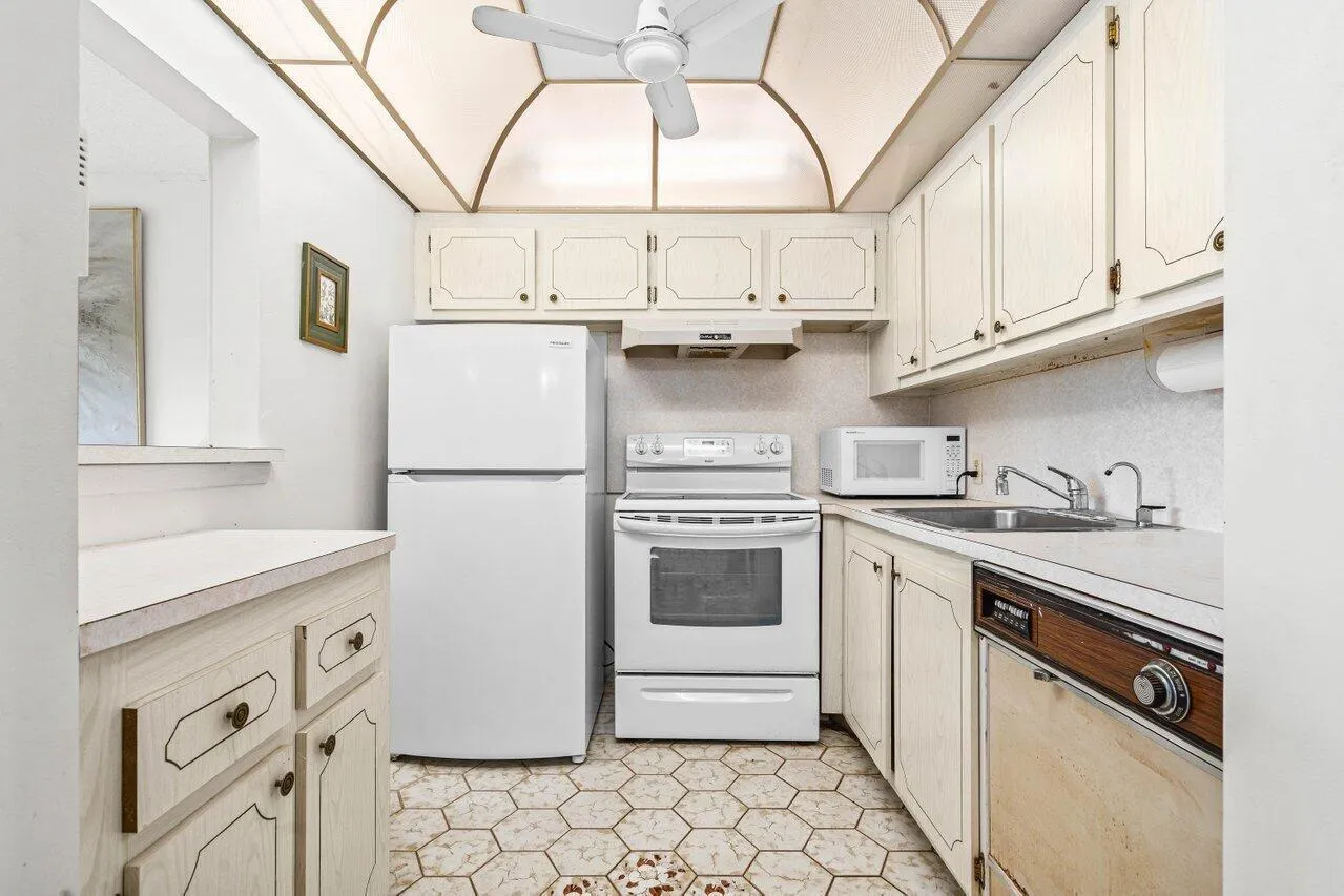 105BrightonC-BocaRaton-FL-33434-SMALL