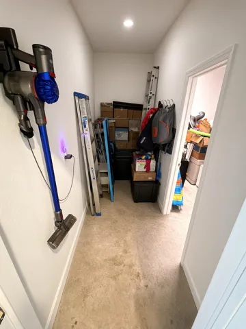 30-garage-storage-hall