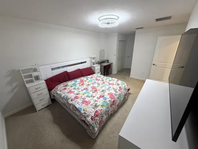 23-bedroom-from-dresser