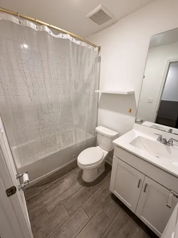 17-hall-bath