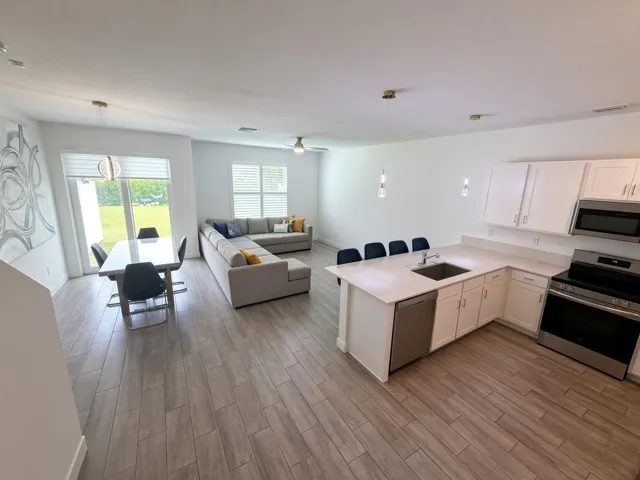 08-living-kitchen-wide