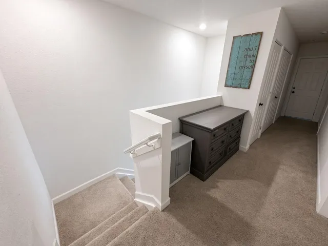 19-upstairs-landing