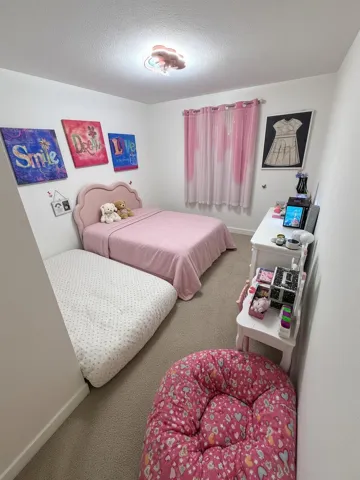 25-bedroom-pink-two-beds