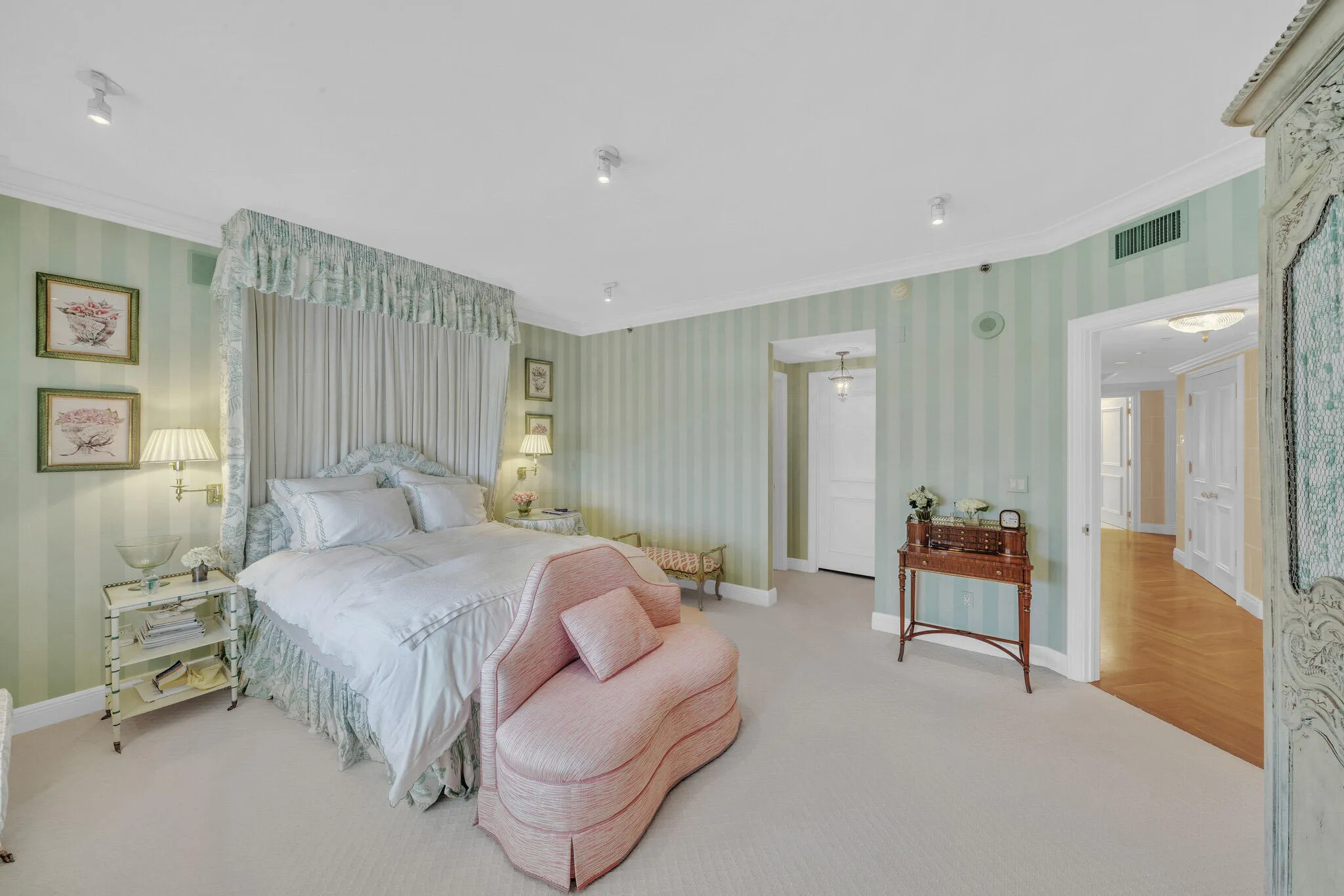 24 Guest Bedroom Suite A (2)