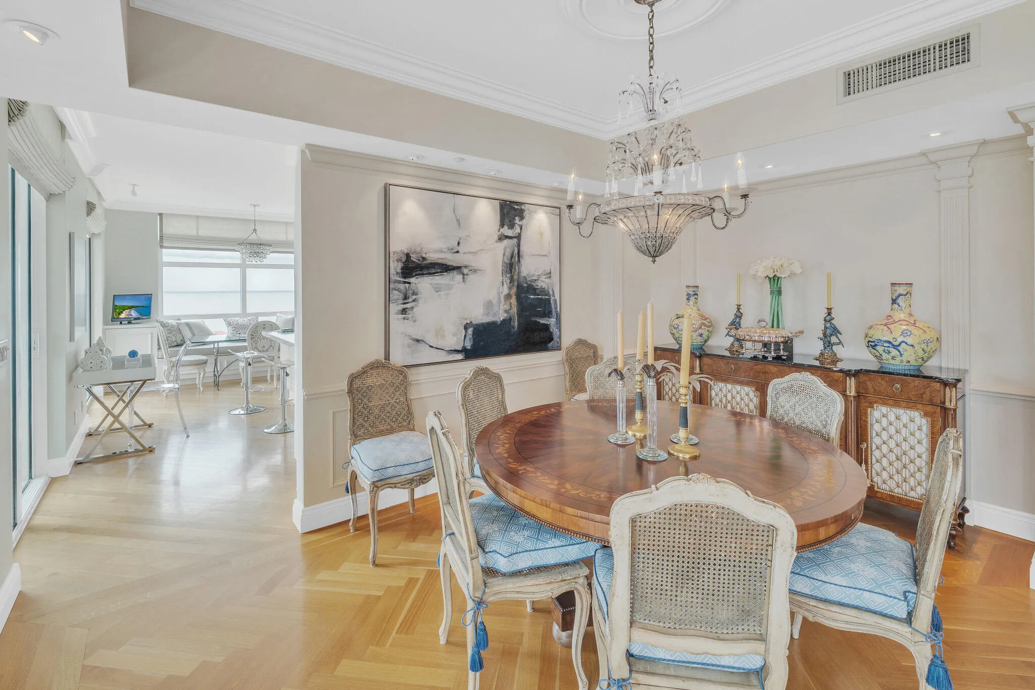 7 Dining Area