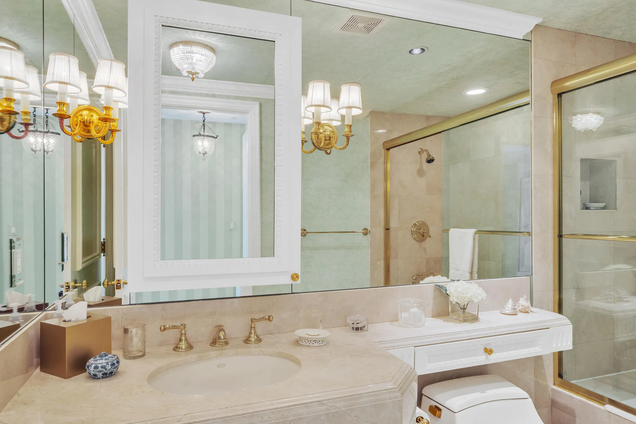 24 Guest Bedroom Suite A (4)
