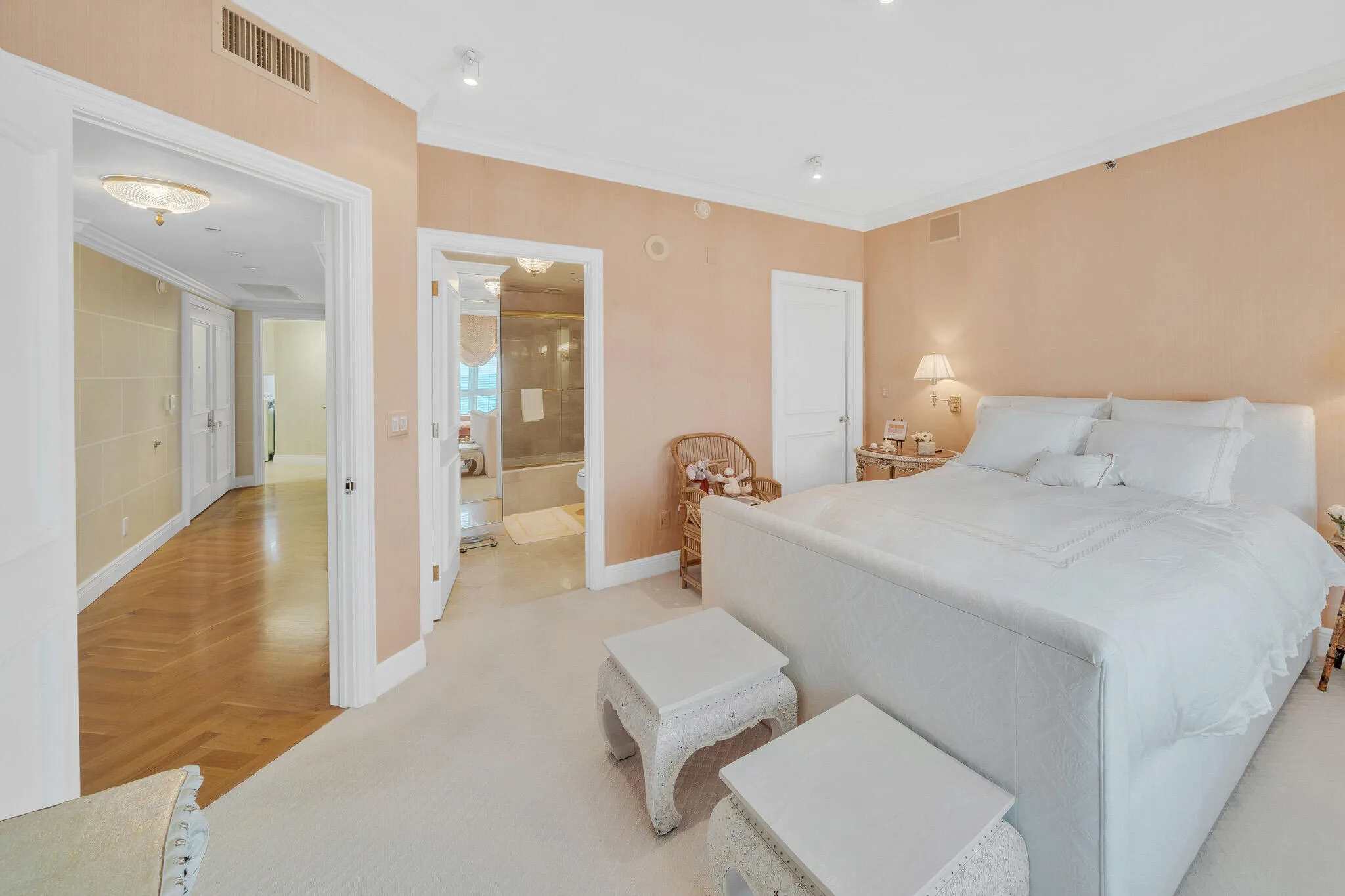 25 Guest Bedroom Suite B (3)