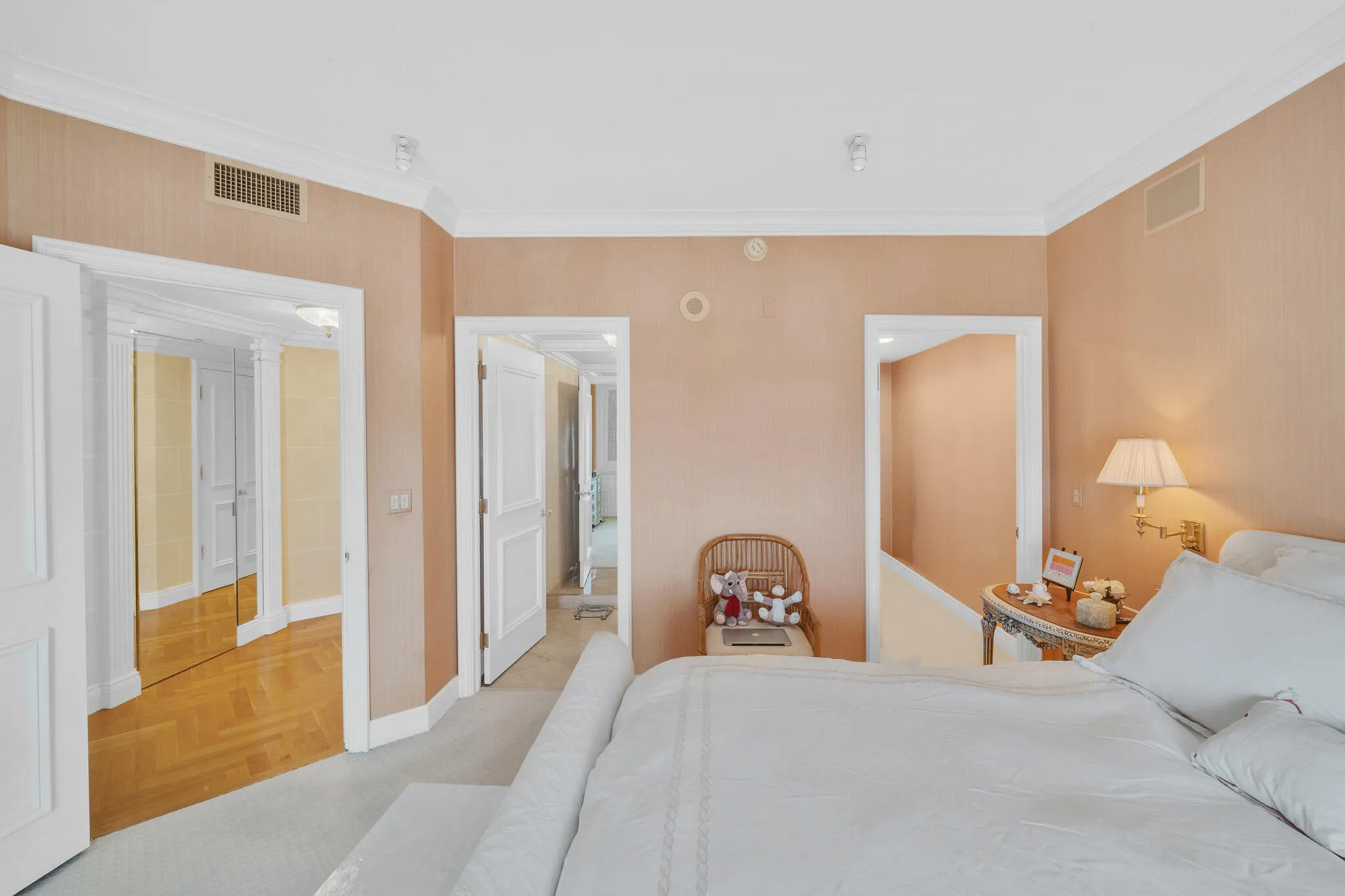 25 Guest Bedroom Suite B (4)