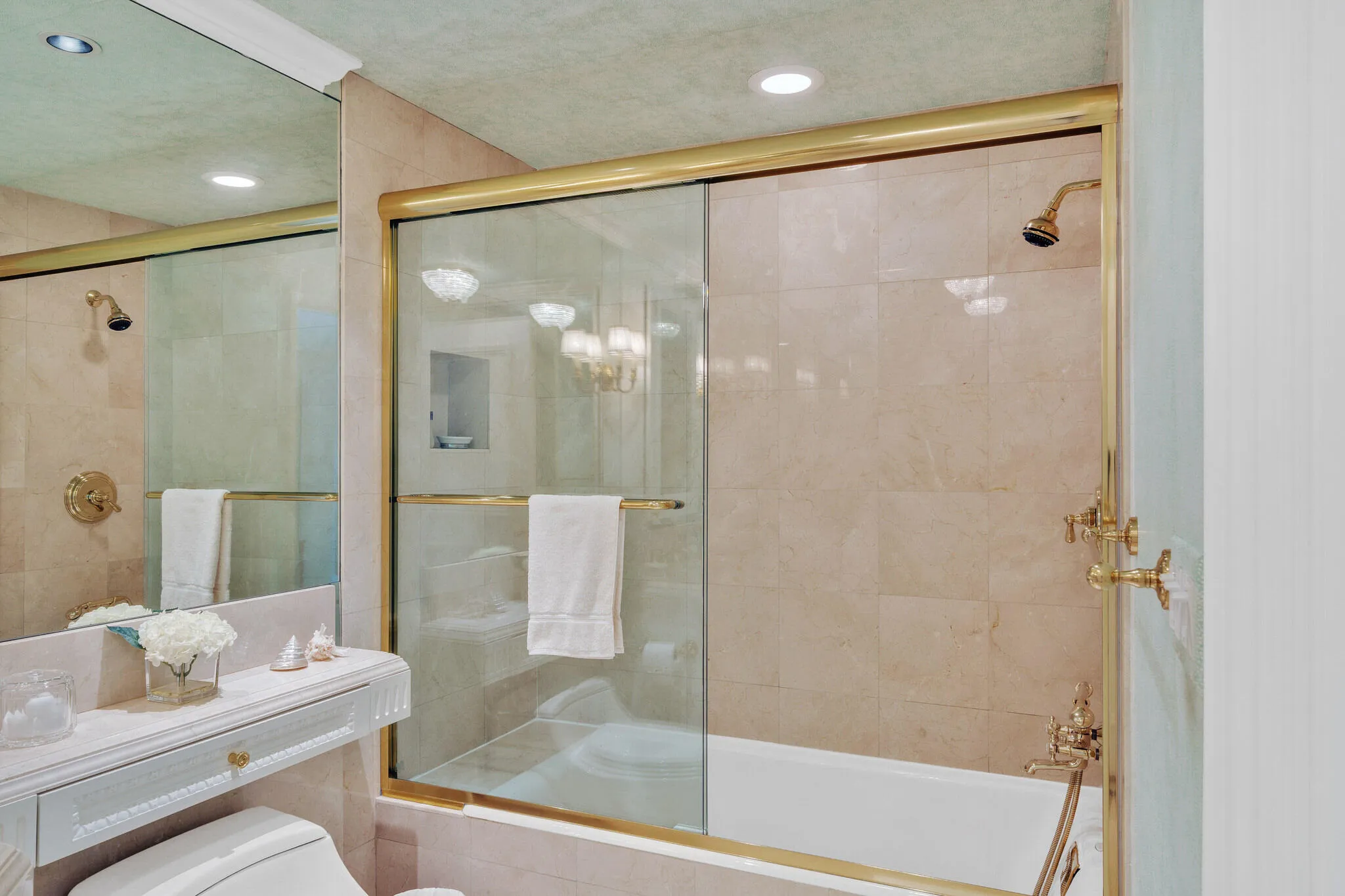 24 Guest Bedroom Suite A (5)