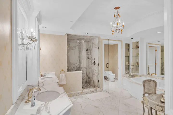 18 Primary Bathroom (2)