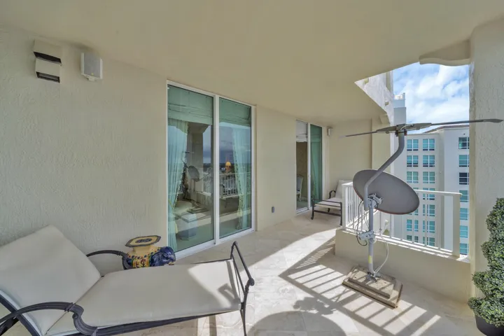 16 Primary Bed Balcony (5)