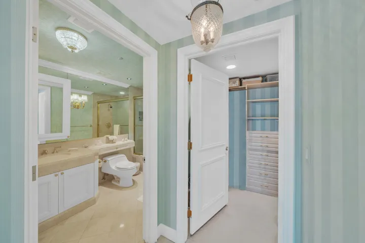 24 Guest Bedroom Suite A (3)