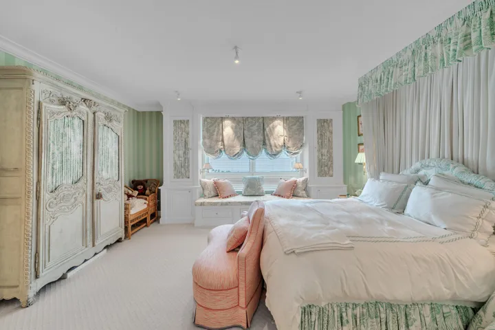 24 Guest Bedroom Suite A (6)