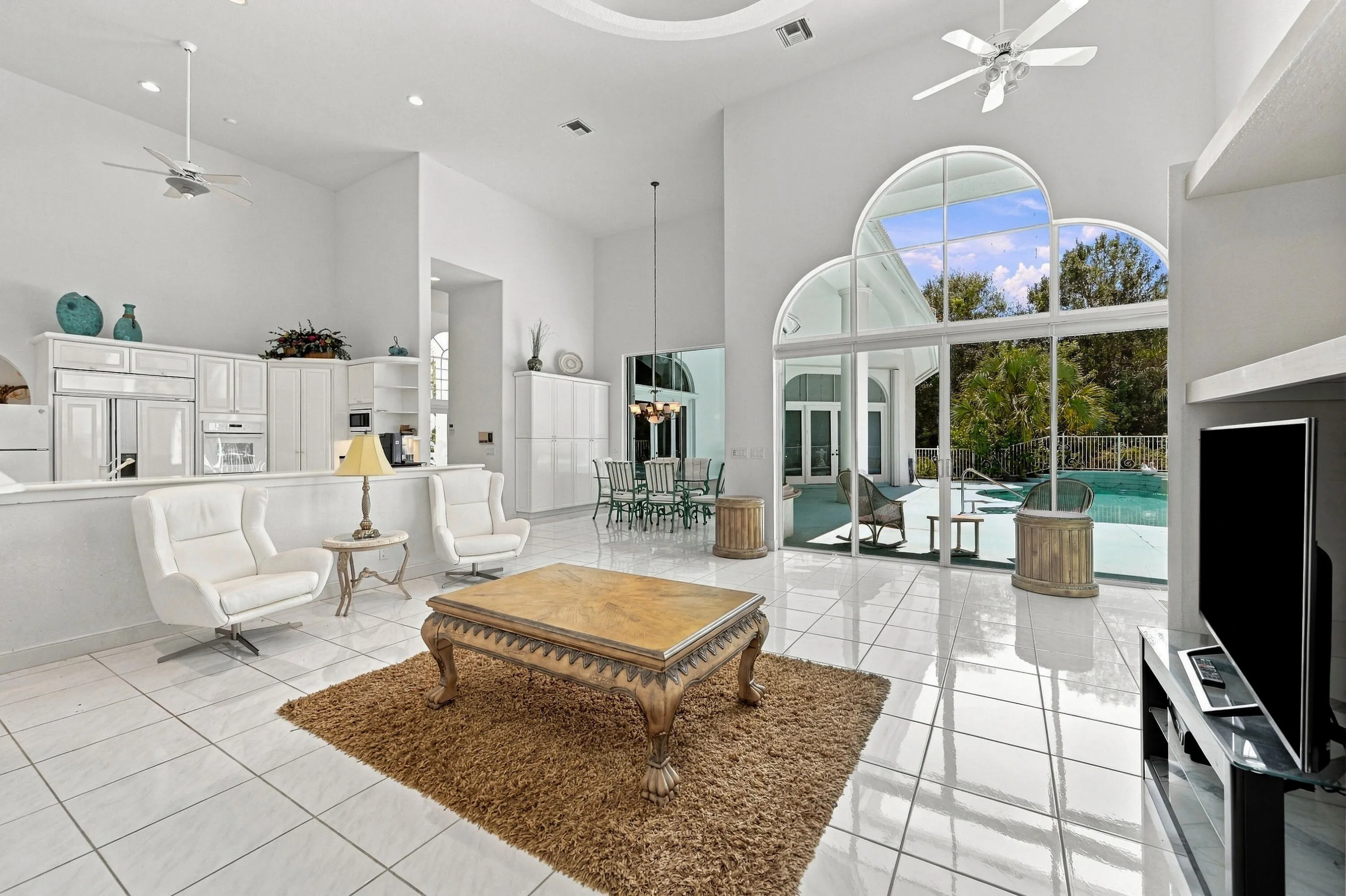 13_family room