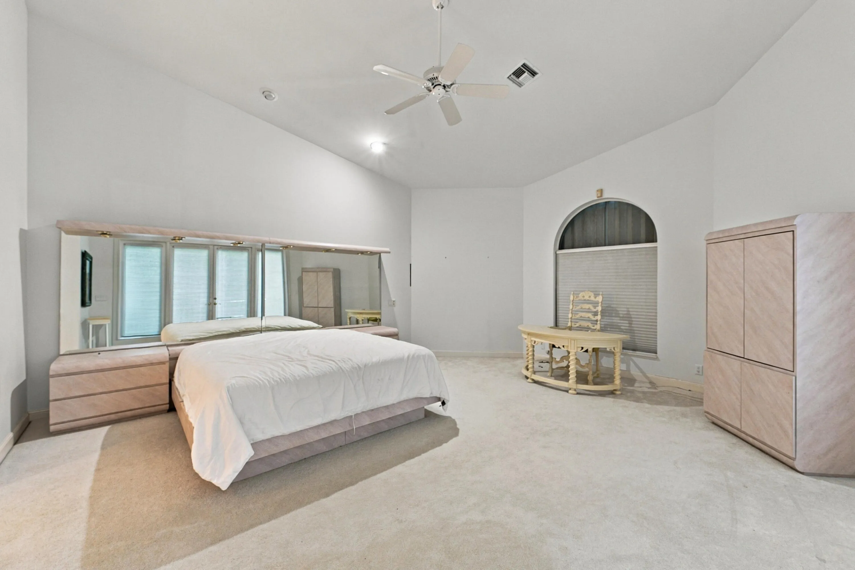 19_primary bedroom