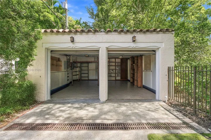 2 Car Garage