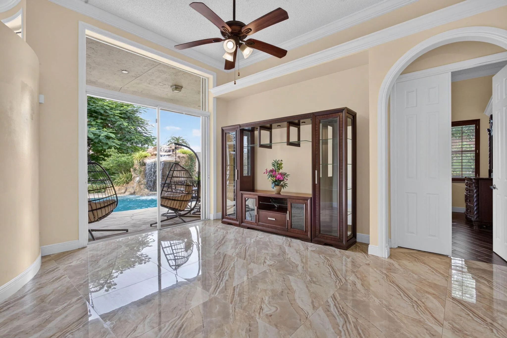 Florida room looking from dinning room towards pool and main bedroom entrance.