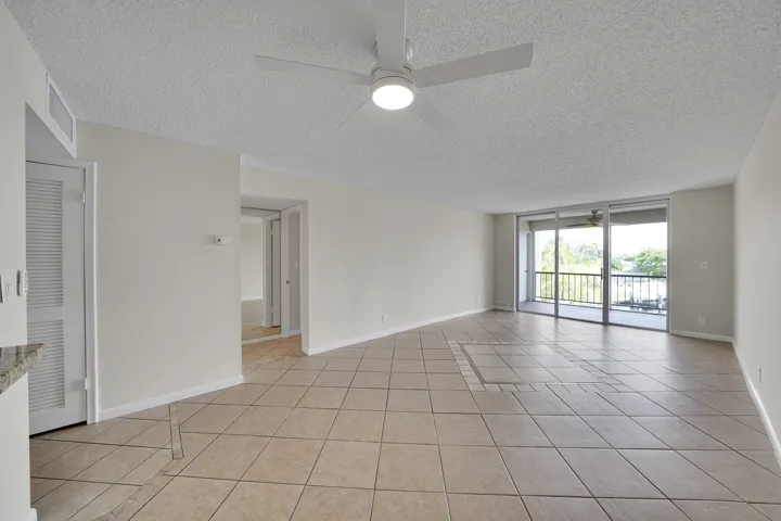 11_dining area