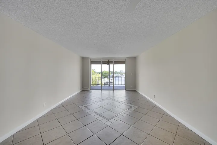 17_living room