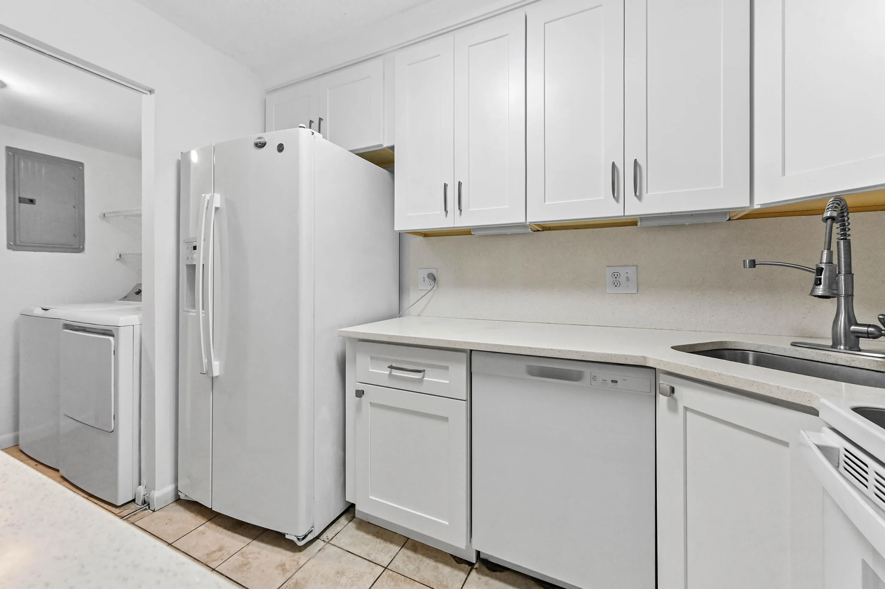 14 Kitchen 02
