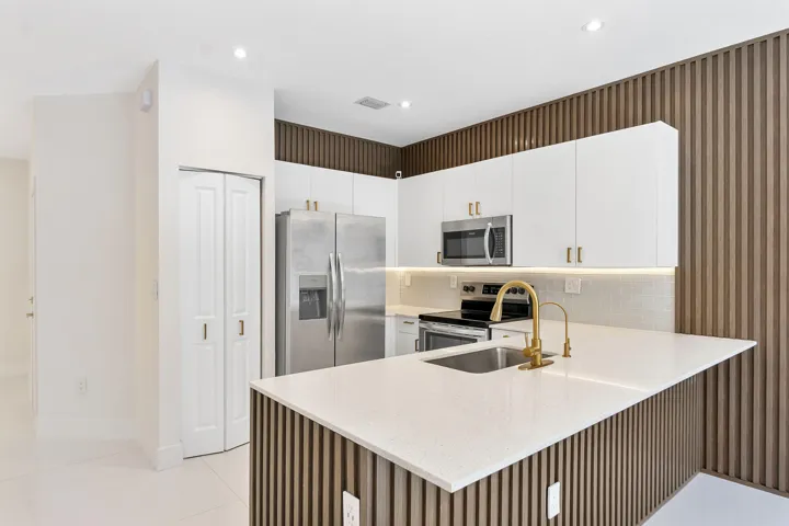 20383 Nw 5th Ct_021