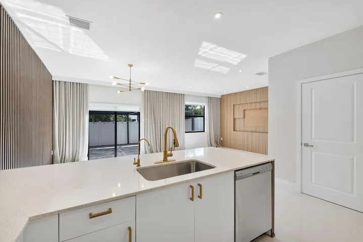 20383 Nw 5th Ct_030