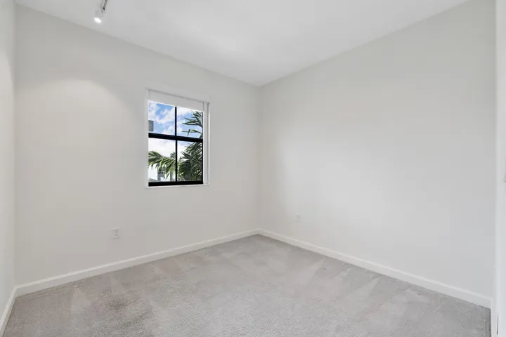 20383 Nw 5th Ct_044