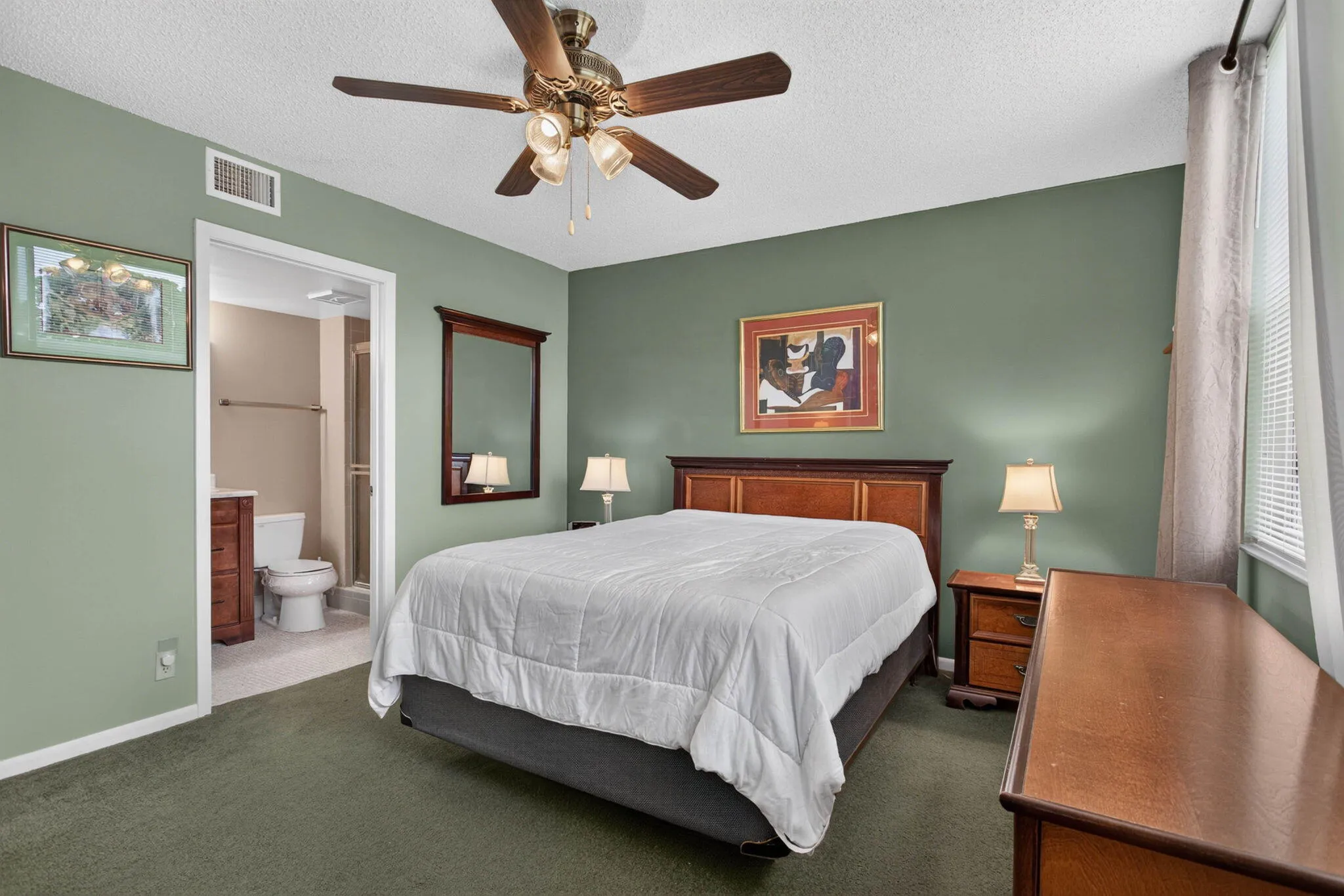 MAIN BEDROOM