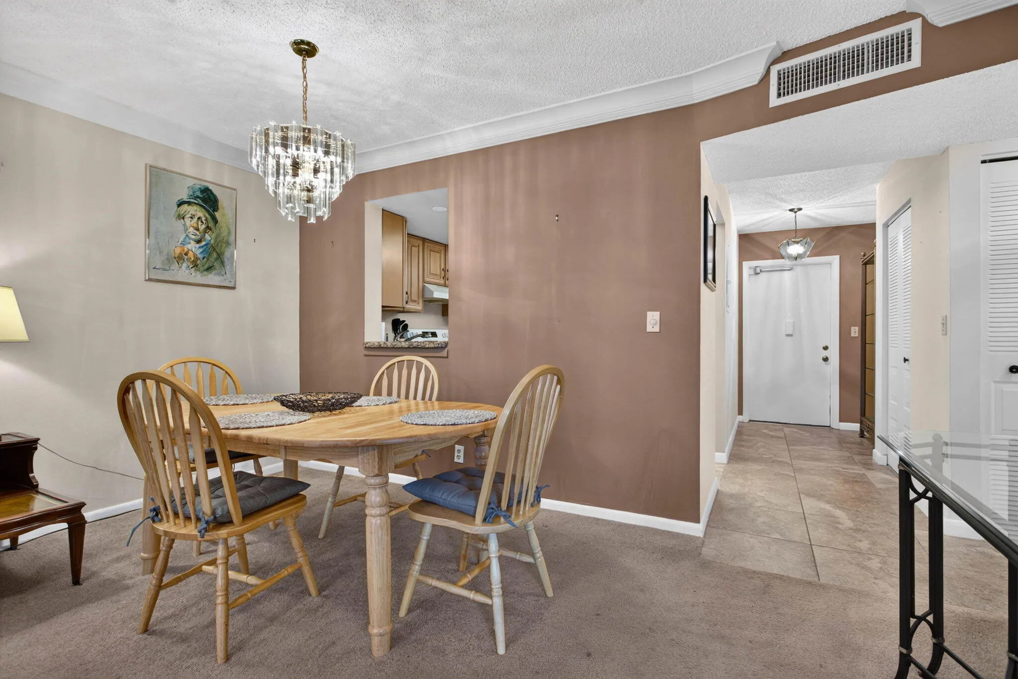 DINING AREA ENTRY FOYER
