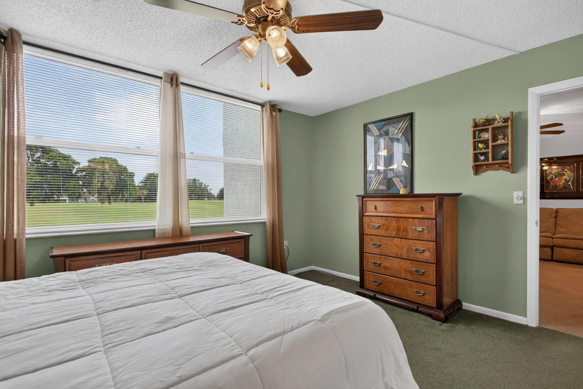 MAIN BEDROOM