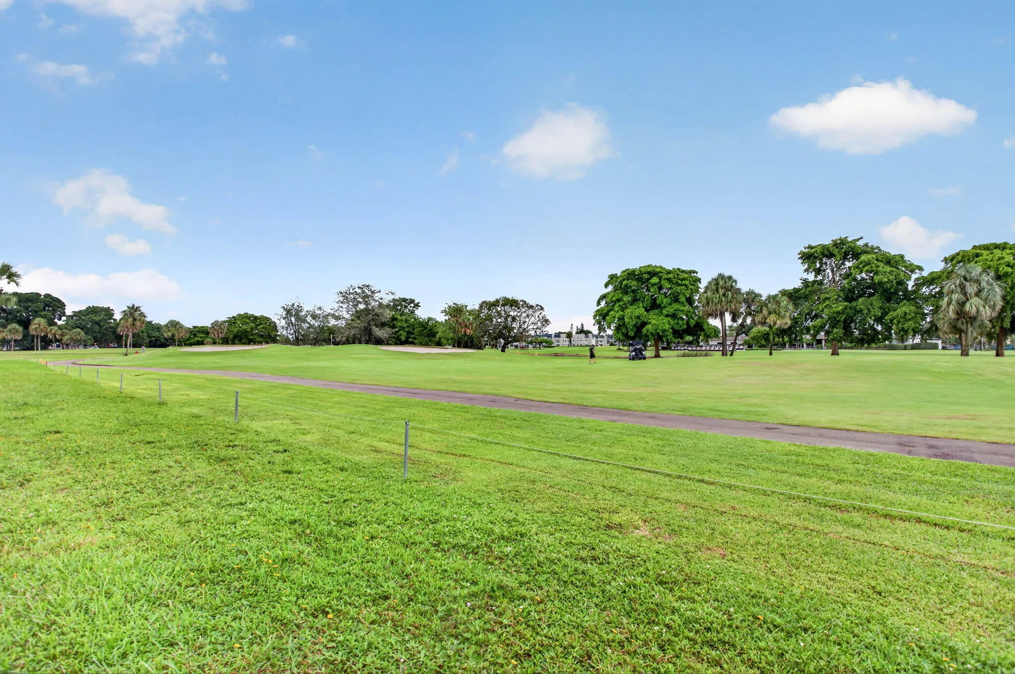 GOLF VIEW. NO MEMERSHIP REQUIRED