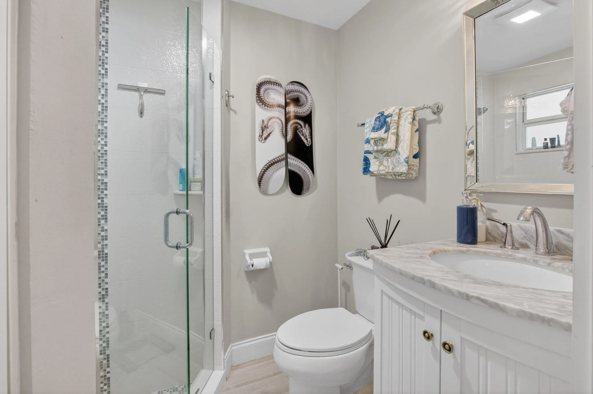 Full Guest Bathroom