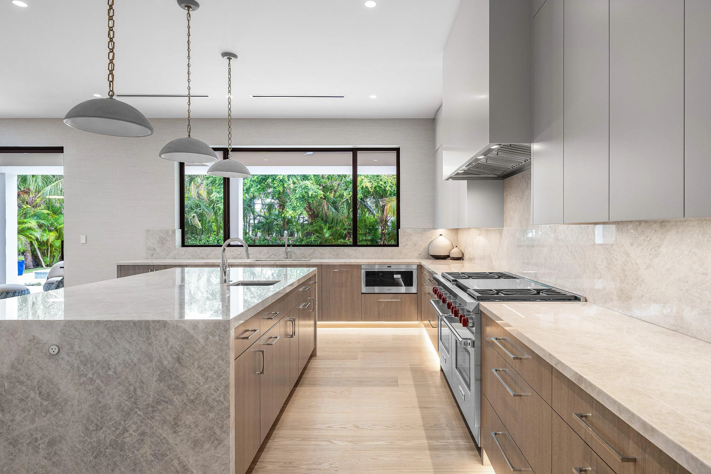 012-145AlhambraPlace-WestPalmBeach-FL-33