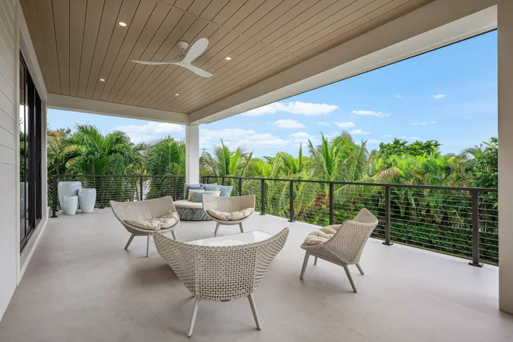 065-145AlhambraPlace-WestPalmBeach-FL-33