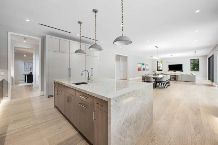 013-145AlhambraPlace-WestPalmBeach-FL-33