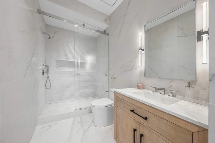 059-145AlhambraPlace-WestPalmBeach-FL-33
