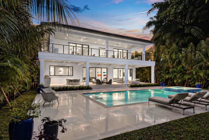 098-145AlhambraPlace-WestPalmBeach-FL-33