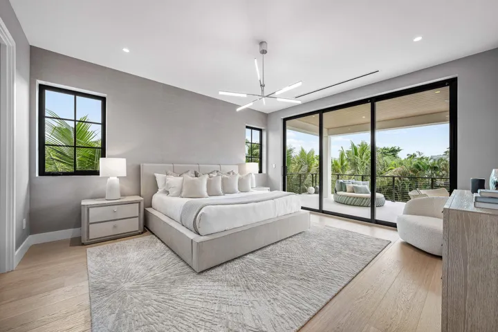 050-145AlhambraPlace-WestPalmBeach-FL-33