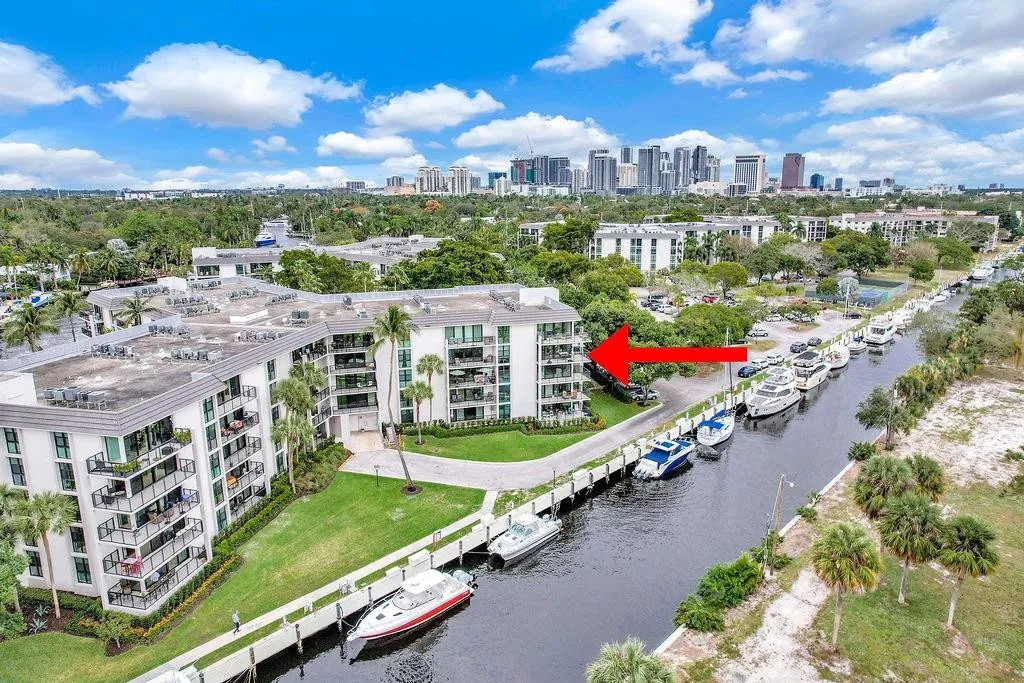 Waterfront view. Close to downtown.