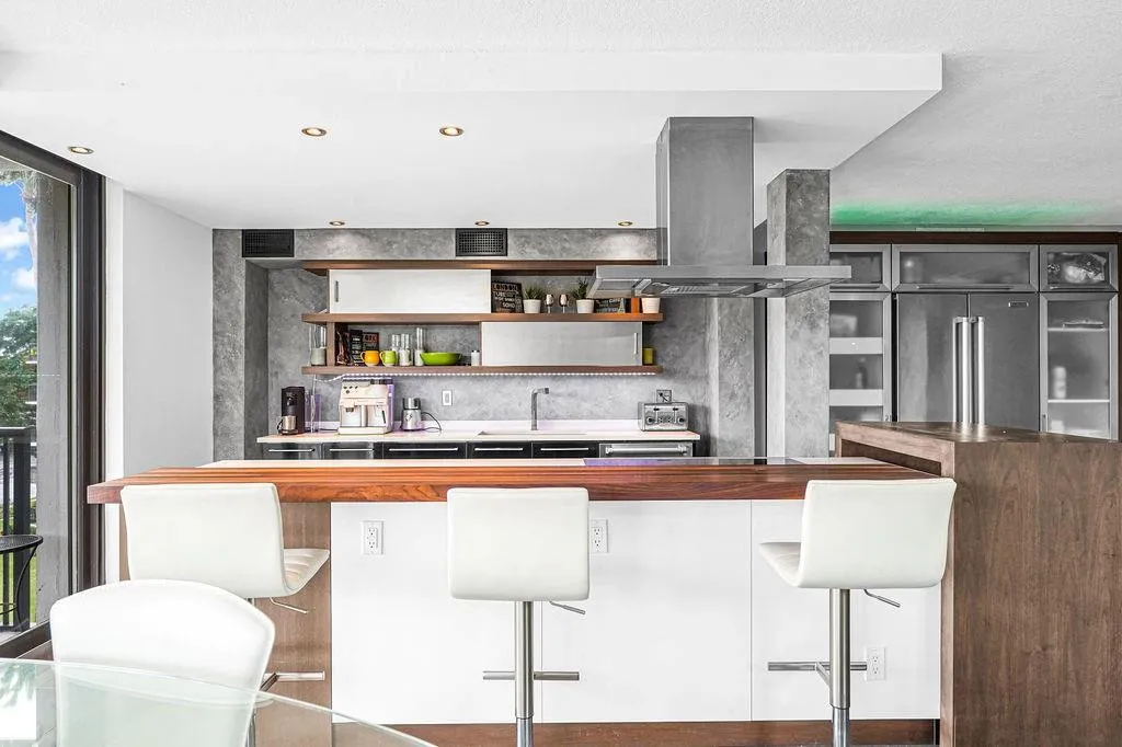 Open Countertop Seating