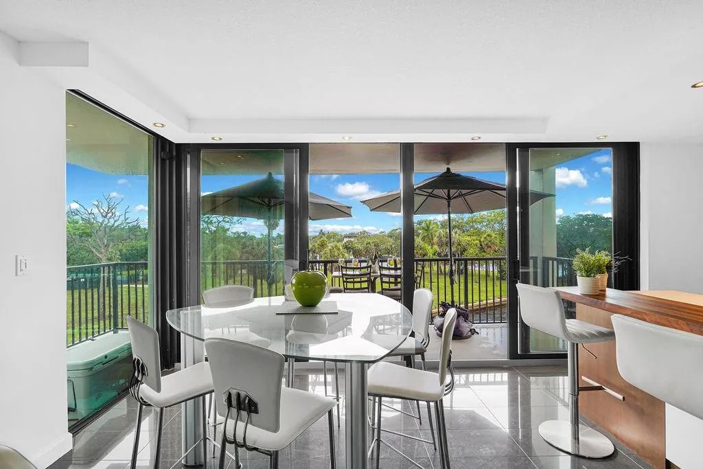 Dining area to balcony