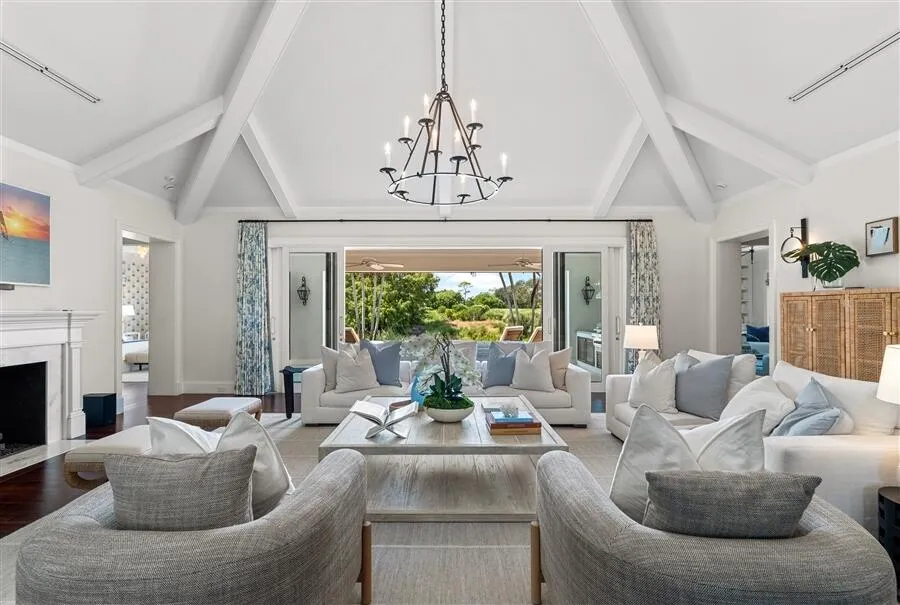 dash_LIVING_ROOM_STRAIGHT