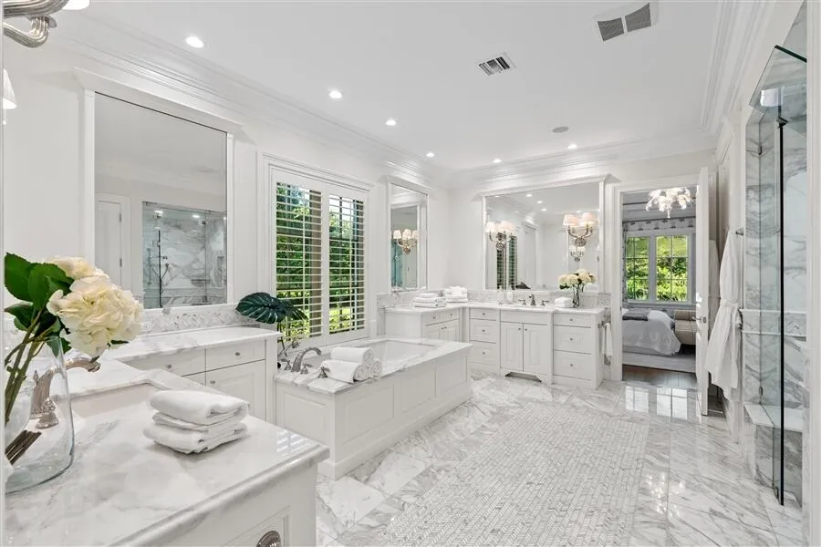dash_PRIMARY_BATHROOM_ANGLE_RIGHT