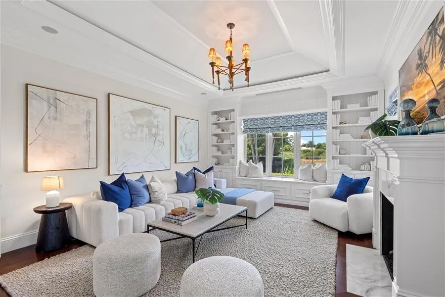 dash_FAMILY_ROOM_ANGLE_LEFT