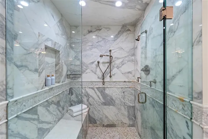 dash_PRIMARY_BATHROOM_SHOWER_DETAIL