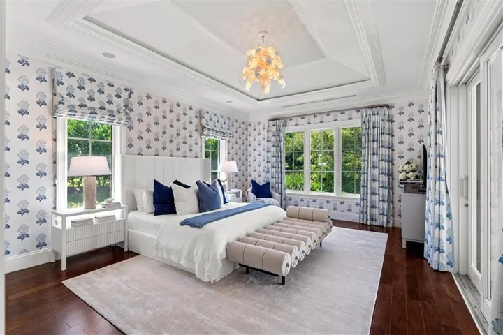 dash_PRIMARY_BEDROOM_ANGLE_LEFT